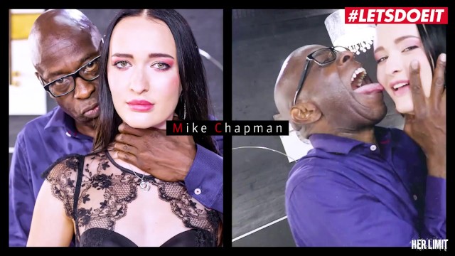 Sasha Sparrow, a jovem puta russa, leva um enorme BBC em sua bunda apertada