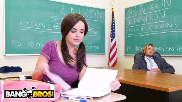 A jovem Dillion Harper se esguicha toda no pênis do professor na detenção!