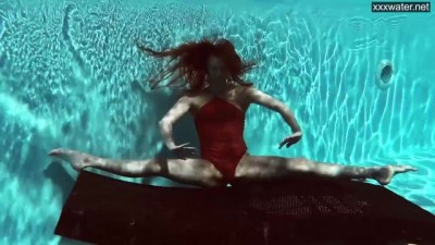 Naughty Tight Ass Gymnastics: Perfect Babe Gets Wet