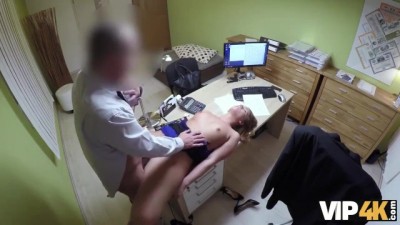 Teen Schoolgirl Trades Her Wet Kitty for Cash With a Hot Stranger (+18)