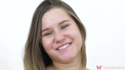 Curvy Babe's Solo Masturbation in Stunning 4K