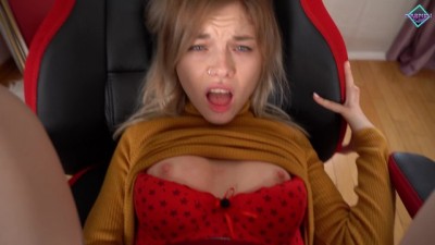 Karneli Bandi got a Dick in a Box and tried it in her Tight Ass