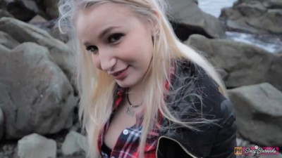 Pretty Girl had to Suck Dick of Security Guard to Avoid getting Big Fine