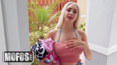 Big Tits Bikini Blonde Skylar Vox Takes Cumshot