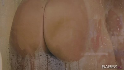 Jenifer Jane Fucks Stanger in the Bathroom after Steamy Shower