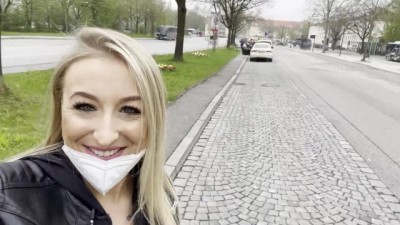 Young real Orgasmus im Öffentlichen Taxi und erwischt ! (+18)