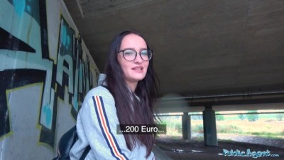 Hot Czech body fucked under public bridge
