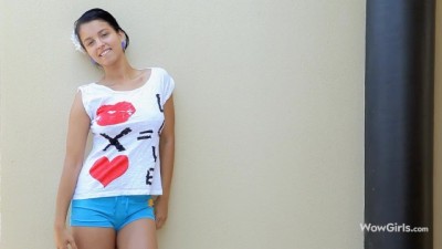 Inez is a girl with a cute face and hot body - Wow Girls