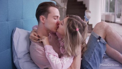 Eva Elfie finds a stunning way to pay for her bill - Wow Girls
