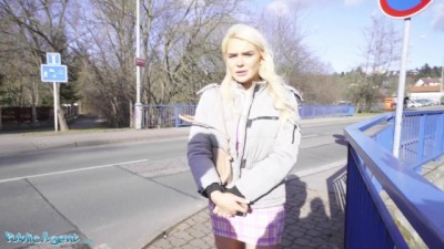 British Tourist Gina Varney Sucks Czech Dick