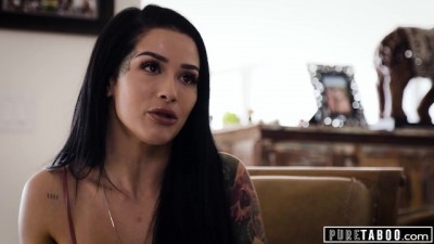 Jenna Foxxx Confronts Fears in Threesome