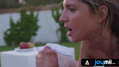 Kinky Girl Films a Sex Tape in a Public Park With Her Hung Boyfriend