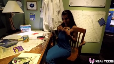 Round Brunette Butt Girl flashing in public - Pornex