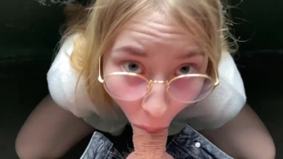 In the stairway where we meet I masturbate my puss - Qorno