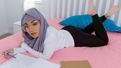 Twerks Her Huge Round Booty For Lucky Stud POV Style Hot Muslim Cute With Hijab