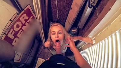 Young Flees In Public In Order to Get Paid (+18)