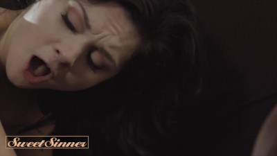 Gorgeous Petra Blair Gets her Pussy Wet