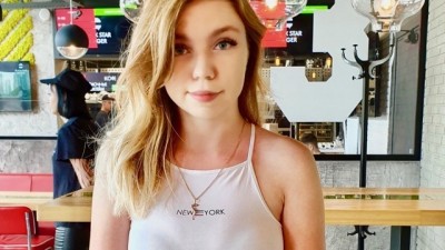 Young Girl make Risky Public Deepthroat in Middle of the Park!